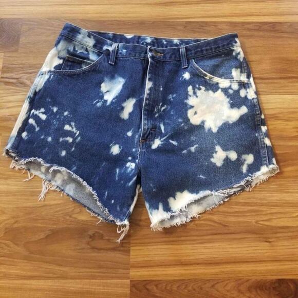 Jean Shorts Cutoffs Frayed Hem Altered Bleach Tie Dyed Women's OOAK Men's 40 - Picture 2 of 7